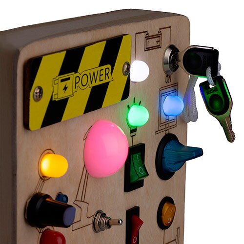 Aktivitetstavle med knapper og lys