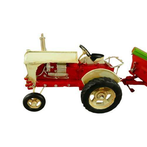 Rød traktor med vogn