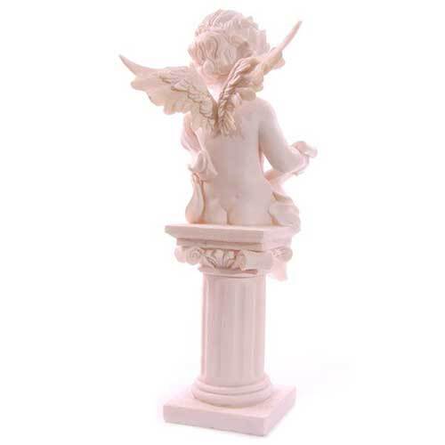 Figur med engel på søjle - 37 x 16,5 x 18 cm.