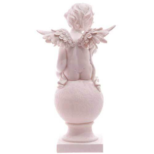 Figur med engel på kugle - 37 x 16,5 x 18 cm.