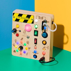 Aktivitetstavle i træ m/ 19 LED lys - 18 x 16 x 6 cm.